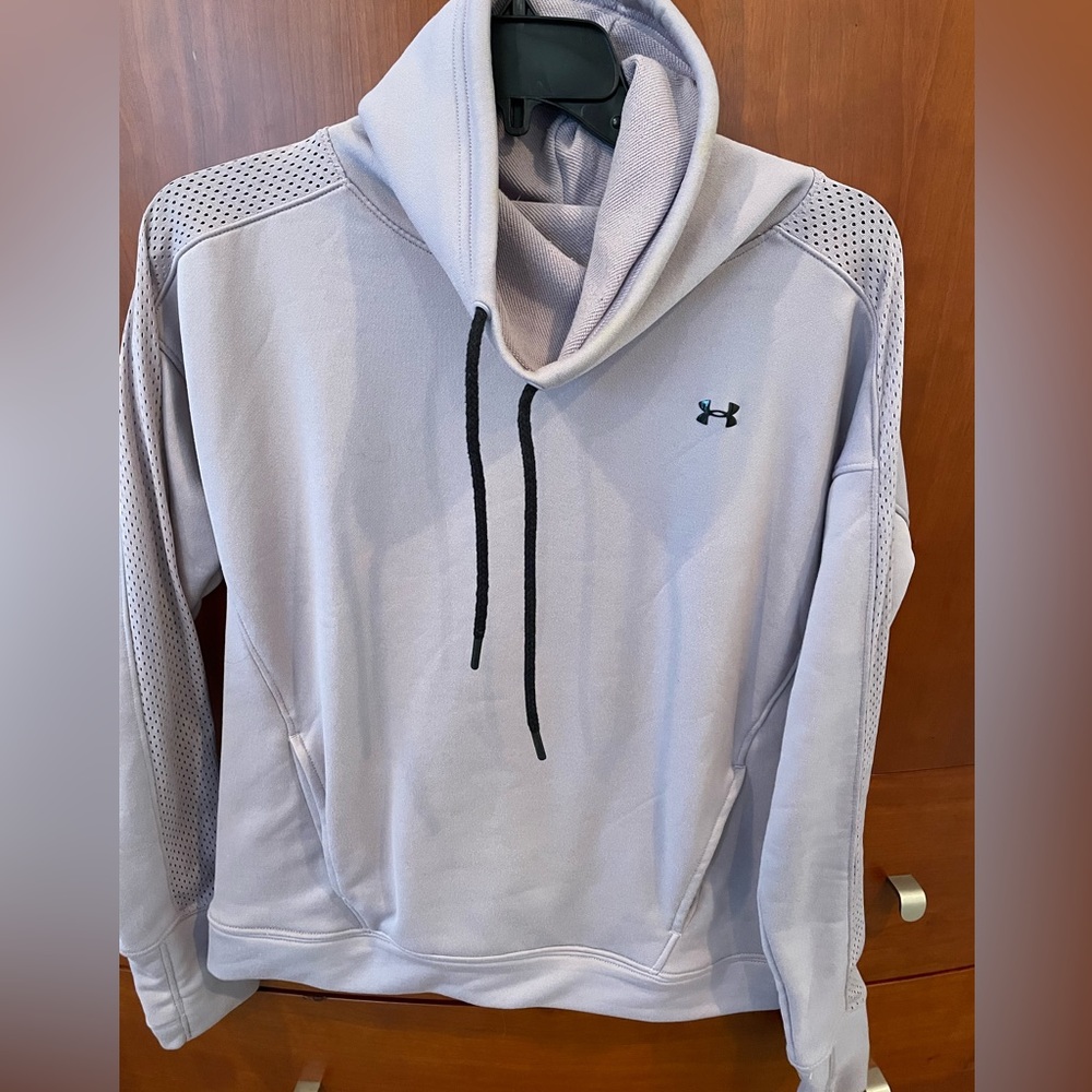 Under Armour light sweatshirt